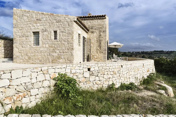 イタリア、シチリア島、田舎 (ラグーザ県)、石、典型的なシチリアの家 — ストック写真