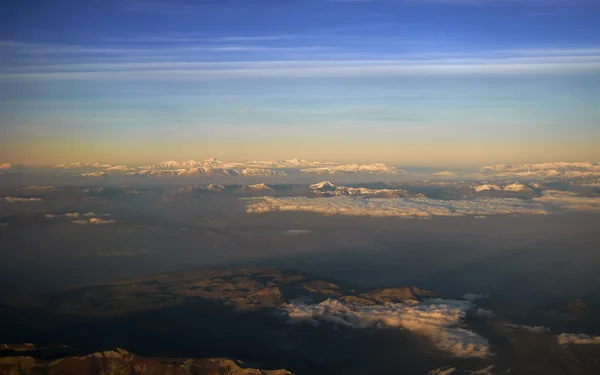 Италия, вид с воздуха на центральные Аппеннинские горы — стоковое фото