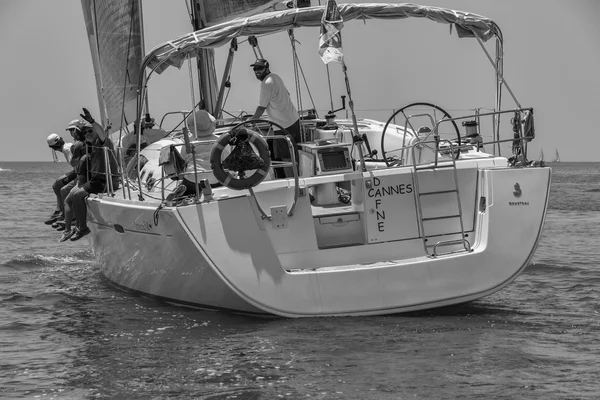 Italia, Sicilia, Mar Mediterráneo; 30 junio 2012, velero en una carrera - EDITORIAL — Foto de Stock