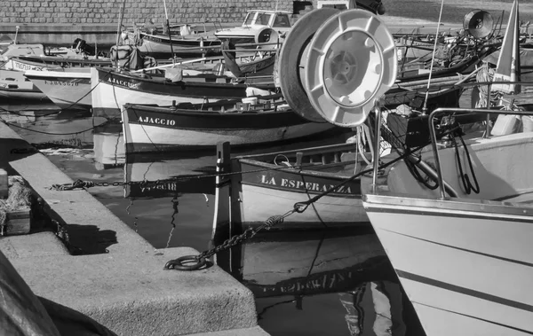 法国, 科西嘉, 地中海, 阿雅克肖;木渔船在口岸-影片扫描 — 图库照片