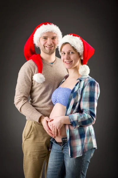 Retrato de una feliz pareja embarazada — Foto de Stock