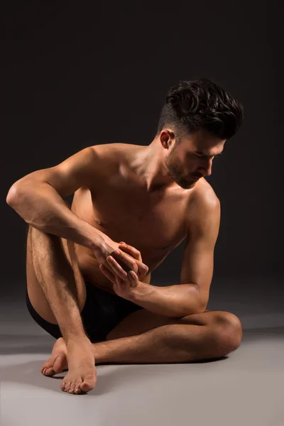 Bonito e saúde atlético muscular jovem. — Fotografia de Stock