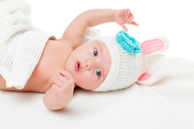 Dört aylık bir bebeğin portresi.