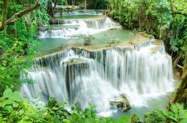 sonbahar ormandaki inanılmaz Tayland şelale