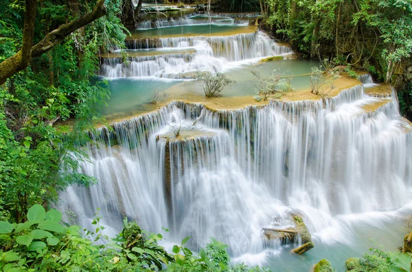 Amazing thailand vattenfall i höst skog — Stockfoto