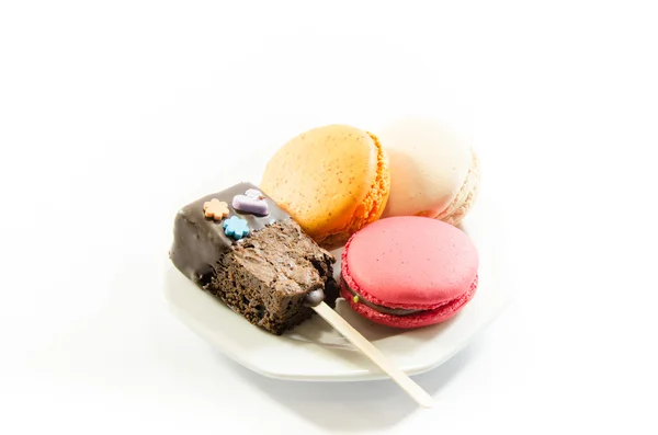 Macaroon and brownies  isolated  on a white background — Stock Photo, Image