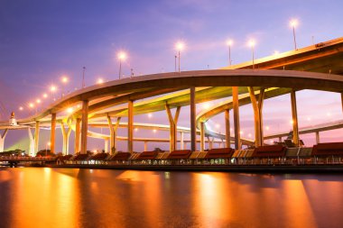 Gece Bhumibol köprü Tayland