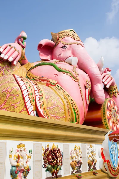 Ganesh 雕像在泰国巴真武里省 — 图库照片