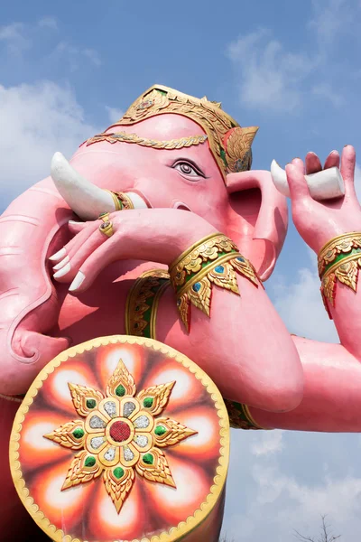 Ganesh standbeeld in Prachinburi provincie van thailand — Stockfoto