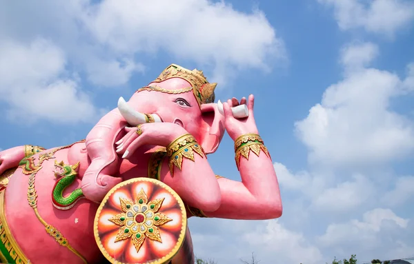 Ganesh standbeeld in Prachinburi provincie van thailand — Stockfoto