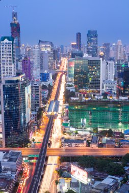 Bangkok, Tayland-Nisan 9: Yasağına Sathorn, harika alacakaranlık
