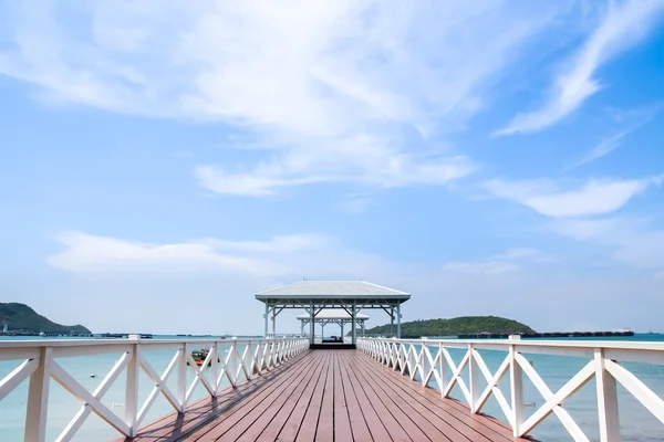 Atsadang wooden bridge on Koh Sichang island in Thailan — Stock Photo, Image