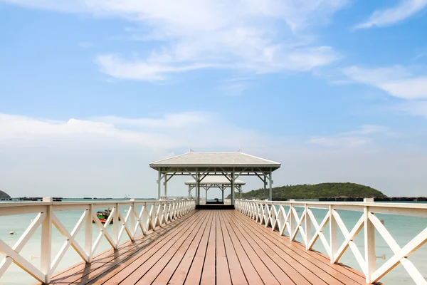 Atsadang wooden bridge on Koh Sichang island in Thailan — Stock Photo, Image