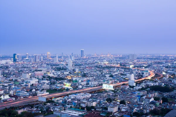 BANGKOK, THAÏLANDE-9 AVRIL : Merveilleux crépuscule à Sathorn en interdiction — Photo