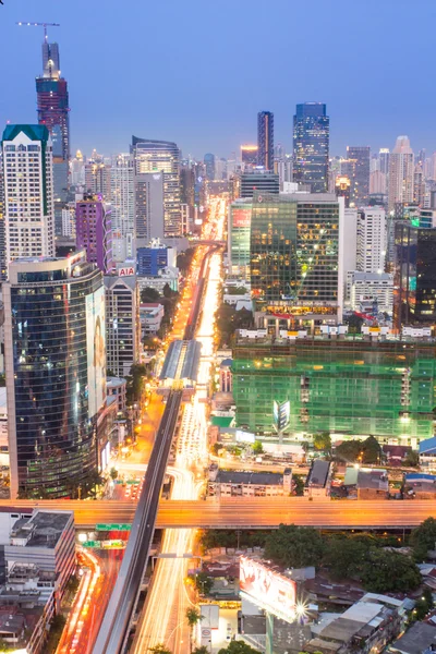 Bangkok, Tayland-Nisan 9: Yasağına Sathorn, harika alacakaranlık