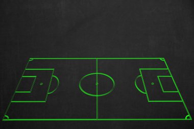 Karanlık bir kara tahta üzerinde yeşil tebeşir ile temiz futbol alanı çizim