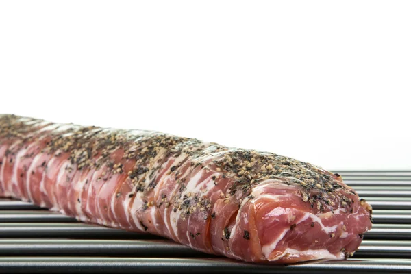 Geroosterd varkensvlees op een koken rooster geïsoleerd op wit — Stockfoto