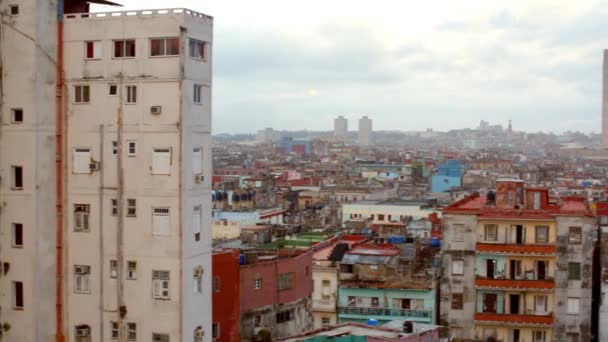 Pan shoot over the City of Havanna on Cuba with view to the ocean — Stock Video