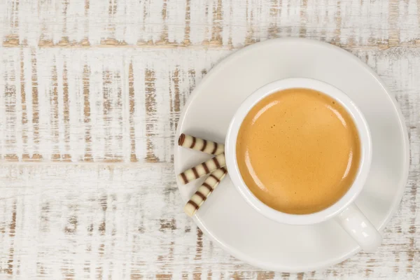 Top view of a cup of expresso with cookies on a bright wooden ta — Stock Photo, Image
