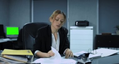 4k: bir genç, kolayca çalıştırıyorlar katip dosyaları uzak son makaleler ve hafta sonu hakkında çok sevindi.