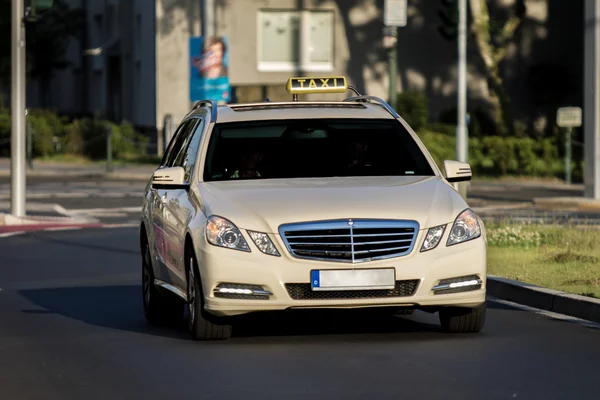 Německé Taxi na cestu — Stock fotografie