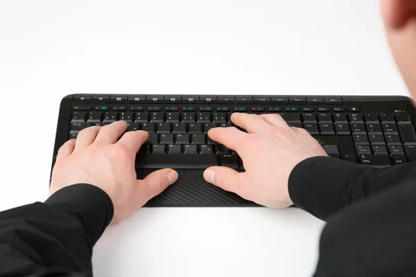 Empresário digitando em um teclado — Fotografia de Stock