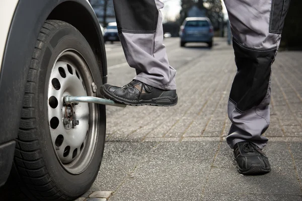 Car tire change — Stock Photo, Image