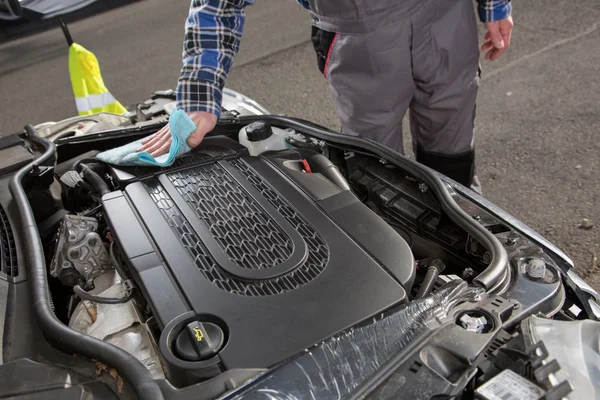 Auto motor reinigen — Stockfoto