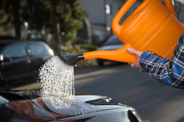 Lavage de voiture dans la rue — Photo