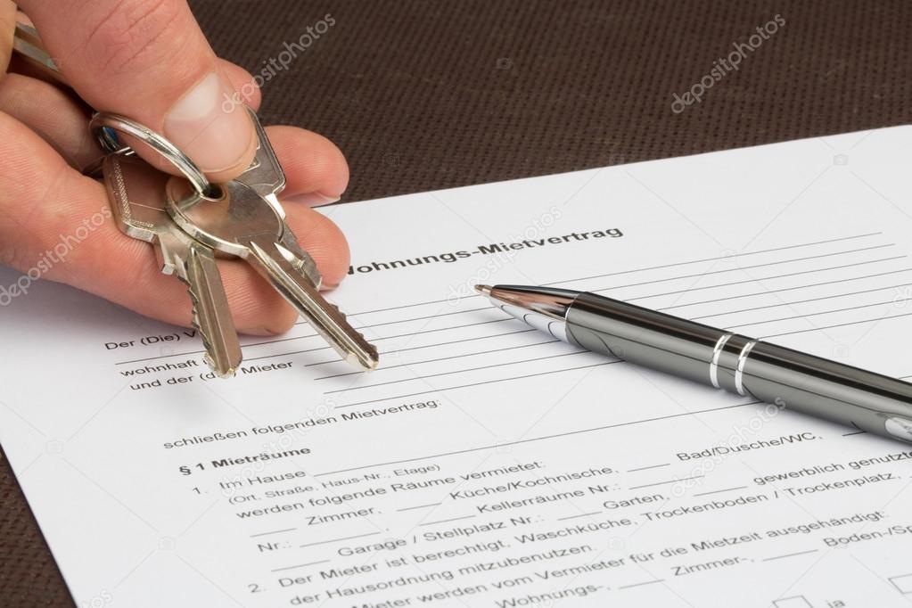 German rental agreement with house keys in one hand