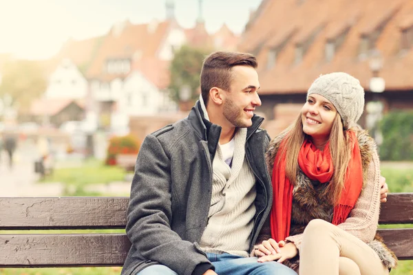 Young romantic couple in the city — Stock Photo, Image
