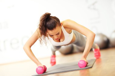 kadının yapması Push ups