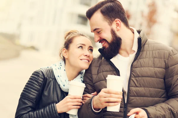 Casal em um encontro com café — Fotografia de Stock
