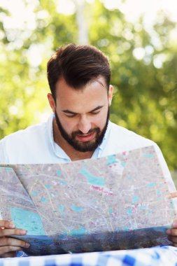 harita ile genç adam 