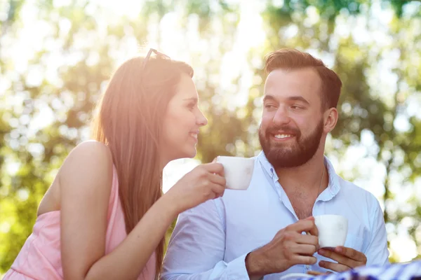 Couple romantique dans un café — Photo