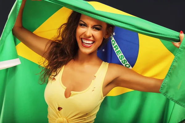 Bayrakla tezahürat mutlu Brezilya fan — Stok fotoğraf