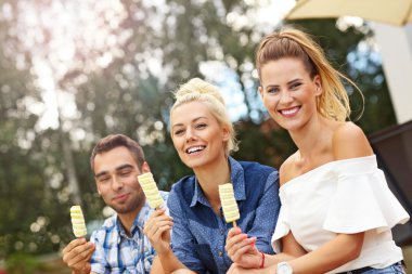 Dondurma yeme arkadaşlar 