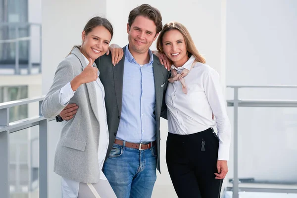 Team van zakenmensen werkt samen — Stockfoto