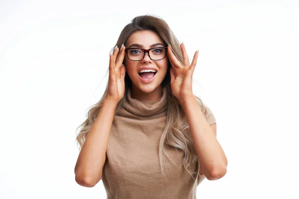 Belo retrato de mulher adulta. Estúdio tiro, isolado em fundo branco — Fotografia de Stock