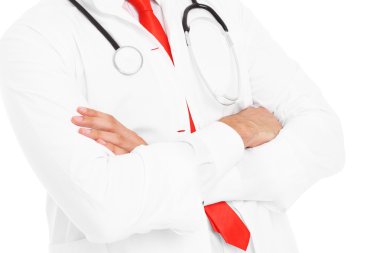 Midsection bir doktorun katlanmış silah ile