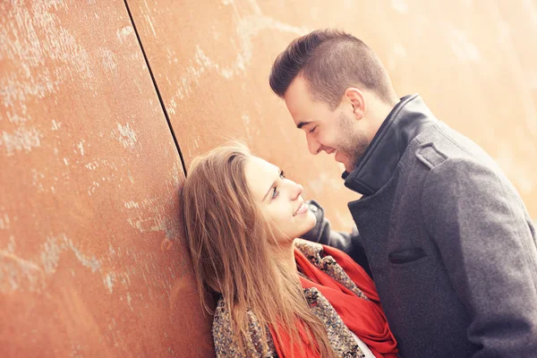 Romantic couple on an autumn date — Stock Photo, Image