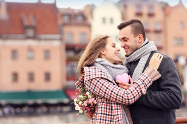 Şehrin Sevgililer gününde Romantik Çift