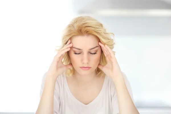 Adult woman having headache — Stock Photo, Image