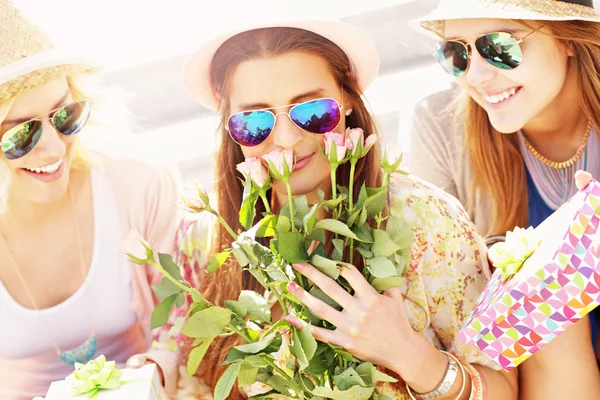 Doğum günü hediyesi yapma arkadaşlar