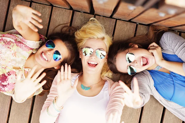 Gruppo di amiche felici — Foto Stock