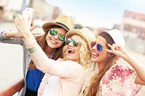 Ragazza amici avendo divertimento — Foto Stock