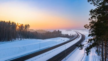 Widlino yakınlarındaki yeni S7 Metropolitan Bypass yolu Pomeranya Voyvoda Polonya 'da. Yüksek kalite fotoğraf