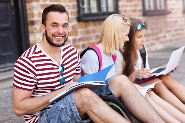 Group of students in the campus — Stock Photo, Image