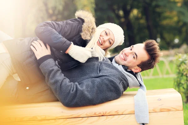 Glückliches Paar, das Spaß hat — Stockfoto