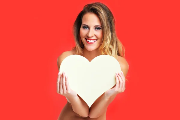 Sexy San Valentín mujer sosteniendo un corazón —  Fotos de Stock